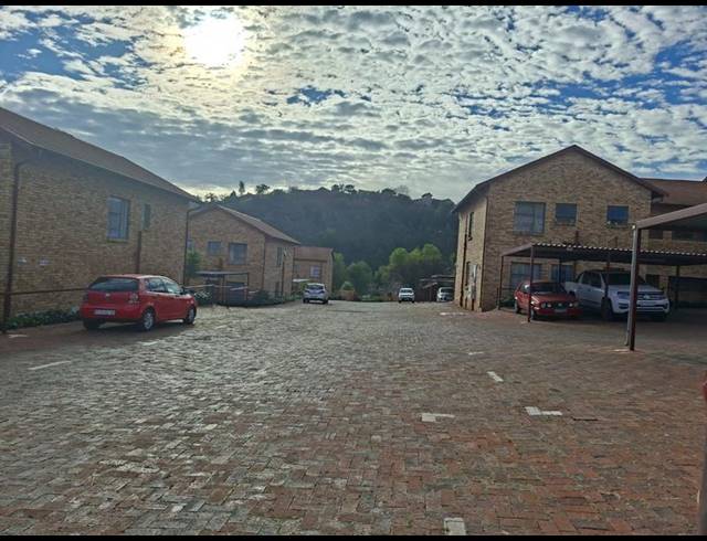 2 BEDROOM TOWNHOUSE FOR SALE IN ROODEKRANS